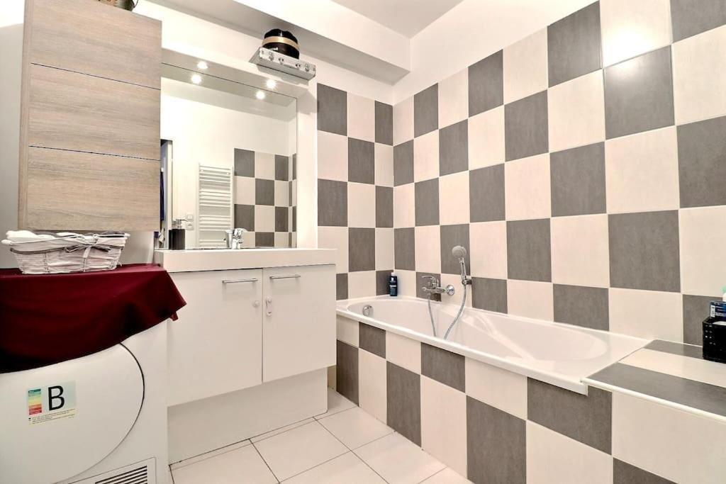 Tres Bel Appartement Contemporain Et Calme Fréjus Extérieur photo